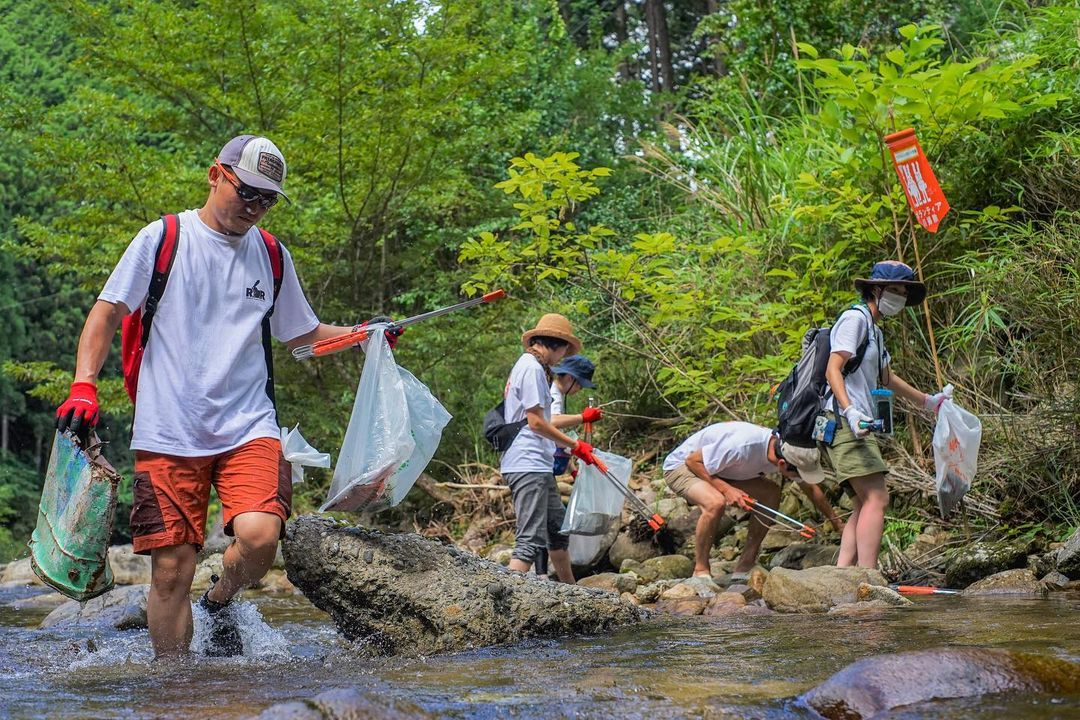 川にはいろんなゴミがありました。